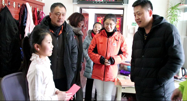 愛(ài)心助學(xué)，點(diǎn)燃希望